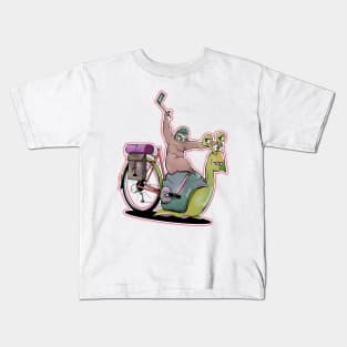 Sloth bicycle touring pickpacking Kids T-Shirt